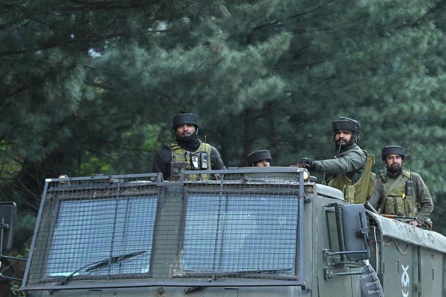 ফের রক্তাক্ত ভূস্বর্গ! উদমপুরে গুলির লড়াইয়ে শহিদ জওয়ান, ফাঁদে ৪ জঙ্গি