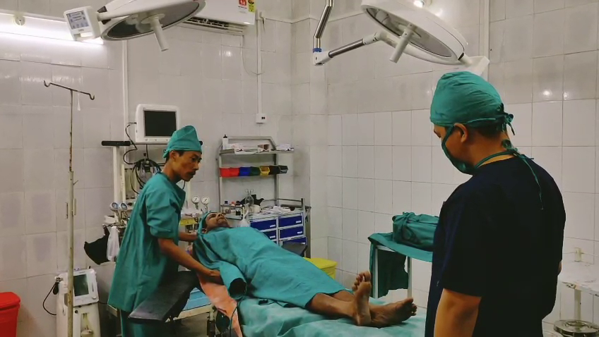 অপারেশন পদ্ধতির মাধ্যমে টোটাল হিপ প্রতিস্থাপন